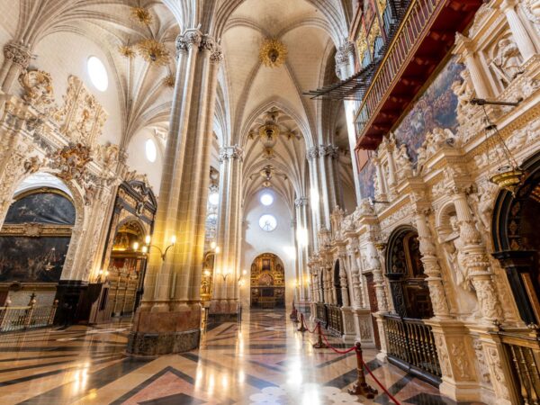 Basílica del Pilar vs. La Seo: ¿Cuál visitar primero y por qué?