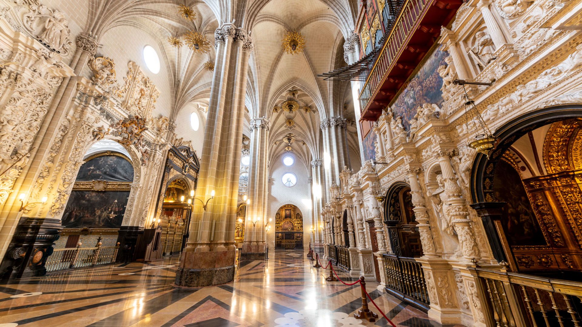 Basílica del Pilar vs. La Seo: ¿Cuál visitar primero y por qué?